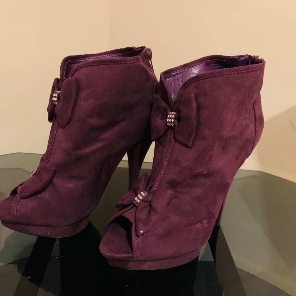 S35- 💲💲SALE💲💲 Liliana BN purple suede Boots size 10